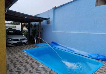 Casa com piscina próximo ao mar