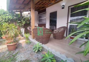 Casa  à venda, gravatá, navegantes - sc, com ótimo espaço de terreno.