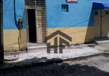 Casa de 200m² para alugar ou vender, com 5 quartos (3 suítes), localizada nos coelhos, recife - pernambuco.