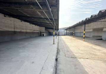 Galpão de 346m² e 700m² de terreno a uma quadra da marechal floriano