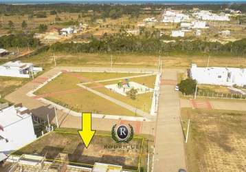 Terreno no bosque das fiqueiras frente a praça