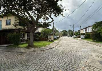 Casa a venda com 107m2, com 4 quartos e terreno de 221m2 em abrantes- camaçari/bahia