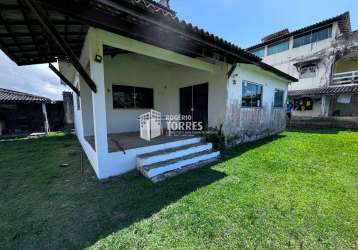 Casa com laje livre a venda de 2/4 com área de terreno total de 700m² no cond. canto de arembepe em arembepe