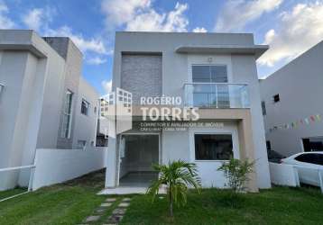 Casa duplex a venda ou locação de 4 suítes com closet, quintal e 3 garagens em itapuã