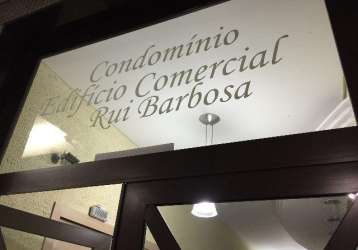 Alugo sala comercial no centro de curitiba.