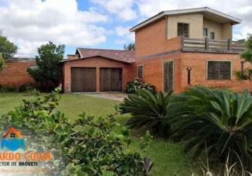 Casa com segundo piso no centro de cidreira