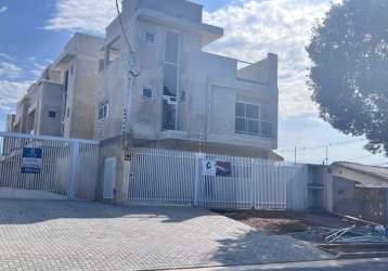 Lindo sobrado dentro de condomínio no bairro alto, 3 dormitórios sendo uma suíte, terraço com churrasqueira.