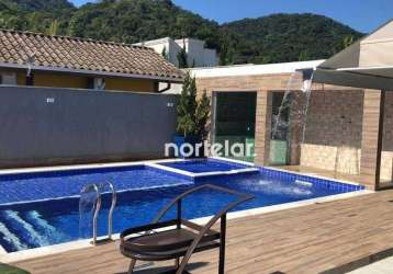 Casa com piscina á venda com piscina em condomínio fechado