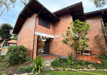 Casa em condomínio fechado com 2 quartos à venda na rua madre maria villac, 891, canasvieiras, florianópolis por r$ 750.000