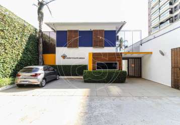 Casa comercial com 12 vagas á venda em moema !