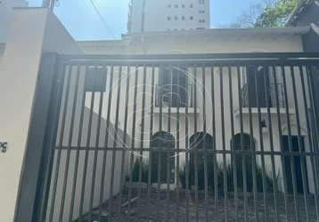 Casa sobrado, na região de moema