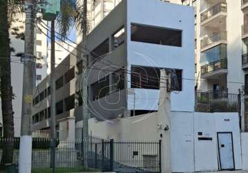 Casa comercial com 750 m²