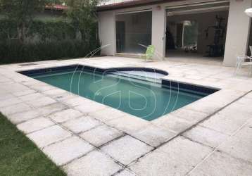 Casa térrea com piscina e 3 suítes para venda no alto da boa vista.