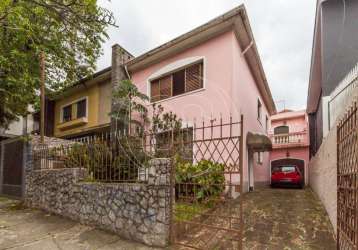 Casa super espaçosa, em ótima localização, com 04 dormitrios.