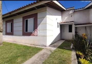 Casa em condomínio fechado com 3 quartos para alugar na acesso terra nova, 601, terra nova, alvorada, 51 m2 por r$ 1.690