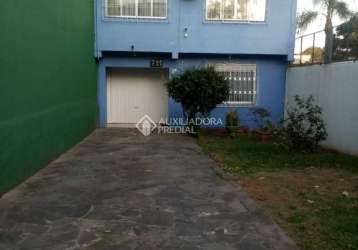 Casa em condomínio fechado com 4 quartos à venda na rua conde da figueira, 711, vila jardim, porto alegre, 136 m2 por r$ 730.000