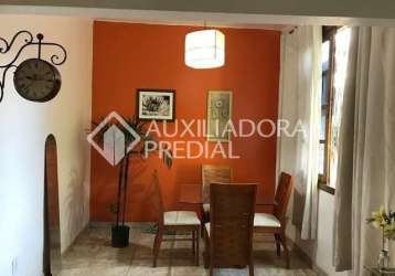 Casa com 3 quartos à venda na rua dom joão vi, 261, medianeira, porto alegre, 110 m2 por r$ 357.900