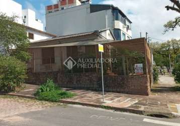 Casa com 3 quartos à venda na rua dona augusta, 476, menino deus, porto alegre, 140 m2 por r$ 425.000