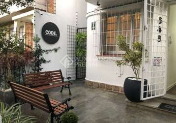 Casa em condomínio fechado com 3 quartos à venda na rua miguel tostes, 648, rio branco, porto alegre, 113 m2 por r$ 450.000