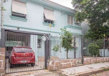 Casa em condomínio fechado com 4 quartos à venda na rua xavier ferreira, 113, auxiliadora, porto alegre, 230 m2 por r$ 900.000