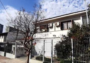 Casa em condomínio fechado com 1 quarto à venda na rua professor demophilo xavier, 93, glória, porto alegre, 240 m2 por r$ 912.000