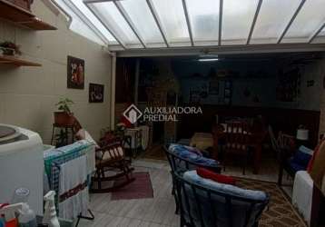 Casa com 3 quartos à venda na rua irmão jaime biazus, 83, guarujá, porto alegre, 200 m2 por r$ 435.000