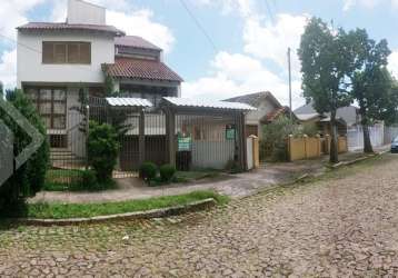 Casa em condomínio fechado com 3 quartos à venda na rua olécio cavedini, 121, espírito santo, porto alegre, 300 m2 por r$ 950.000