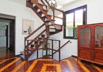 Casa com 4 quartos à venda na rua rio pardo, 372, passo da areia, porto alegre, 250 m2 por r$ 995.000