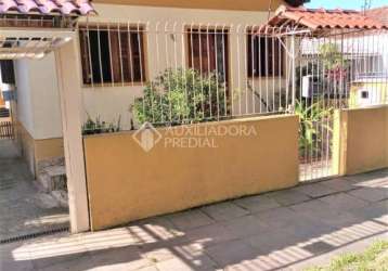 Casa com 3 quartos à venda na avenida frei henrique de coimbra, 96, vila ipiranga, porto alegre, 200 m2 por r$ 630.000