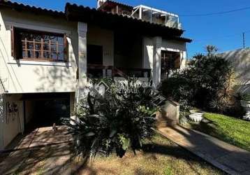 Casa em condomínio fechado com 4 quartos para alugar na rua butuí, 173, cristal, porto alegre, 376 m2 por r$ 8.000