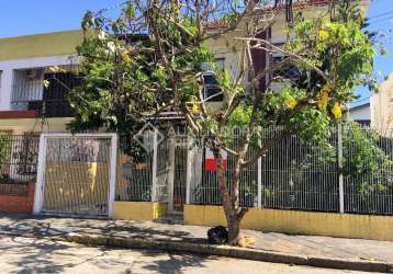 Casa em condomínio fechado com 4 quartos à venda na rua afonso pena, 159, azenha, porto alegre, 236 m2 por r$ 1.200.000