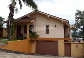 Casa com 4 quartos à venda na ana alferia klering, 115, centro, bom princípio, 285 m2 por r$ 740.000