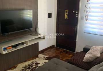 Apartamento com 2 quartos à venda na rua carlos ferreira, 165, teresópolis, porto alegre, 51 m2 por r$ 249.000