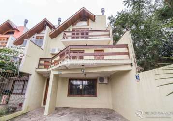 Casa com 3 quartos à venda na rua jayme saul de borba, 72, espírito santo, porto alegre, 191 m2 por r$ 598.000