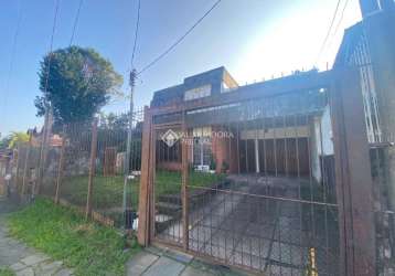 Casa com 3 quartos à venda na rua tupã, 88, vila assunção, porto alegre, 250 m2 por r$ 950.000