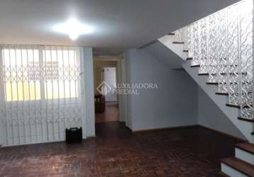 Casa em condomínio fechado com 4 quartos à venda na rua estevão cruz, 123, cristal, porto alegre, 195 m2 por r$ 835.000