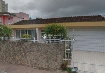 Casa com 4 quartos à venda na rua graciliano ramos, 54, agronômica, florianópolis, 310 m2 por r$ 1.395.000