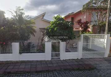 Casa com 3 quartos à venda na rua graciliano ramos, 80, agronômica, florianópolis, 280 m2 por r$ 2.120.000