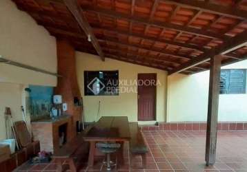 Casa com 5 quartos à venda na rua libia cruz, 343, estreito, florianópolis, 300 m2 por r$ 900.000