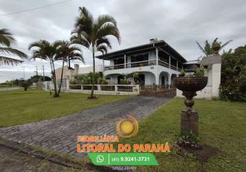 Sobrado de frente para a praia, com 7 quartos (sendo 3 suítes) em canoas.