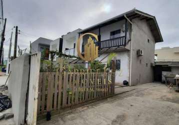 Casa padrão com 4 dormitórios sendo 1 suíte com hidromassagem - bairro santa regina - itajaí