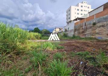 Terreno com 726m² no lourdes