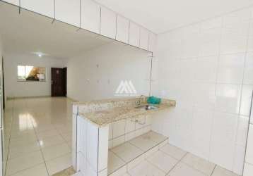 Alugo apartamento em itatiaiuçu com 03 quartos excelente localização.