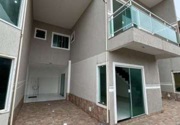 Triplex para locação em cabo frio, aquarius (tamoios), 3 dormitórios, 3 suítes, 1 banheiro, 1 vaga