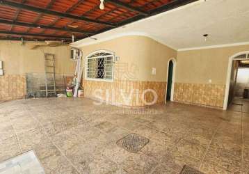 Casa com 3 pavimentos na qr 110 de samambaia sul.