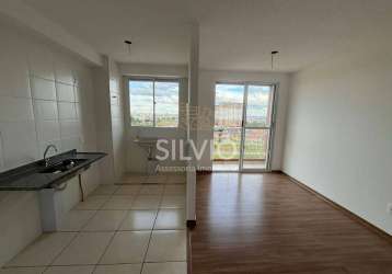 Apartamento para locação com 02 quartos, varanda, andar alto, 50m², 01 vaga descoberta.