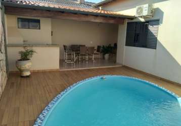 Linda casa com piscina espaço gourmet e churrasqueira uberlândia mg