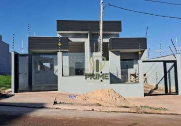 Casa à venda no jardim oscavo santos em londrina. casa com pé direito alto, lavanderia,  área gourmet coberta, lavabo na área gourmet.