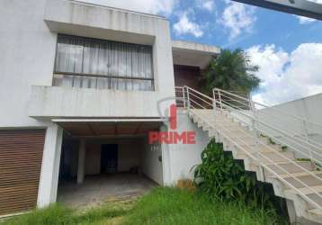 Casa à venda no colonial em londrina. residencial com 4 quartos sendo 2 suítes, sala, copa, cozinha planejada, área de serviço, banheiro social, churr