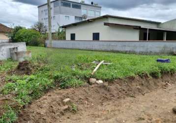 Terreno de esquina em avenida